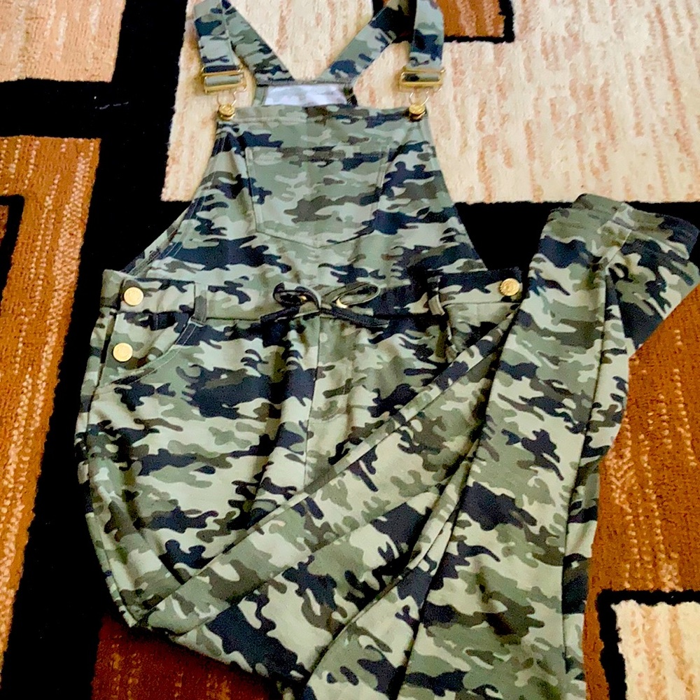 Pocket Front Camo Print Jumpsuit